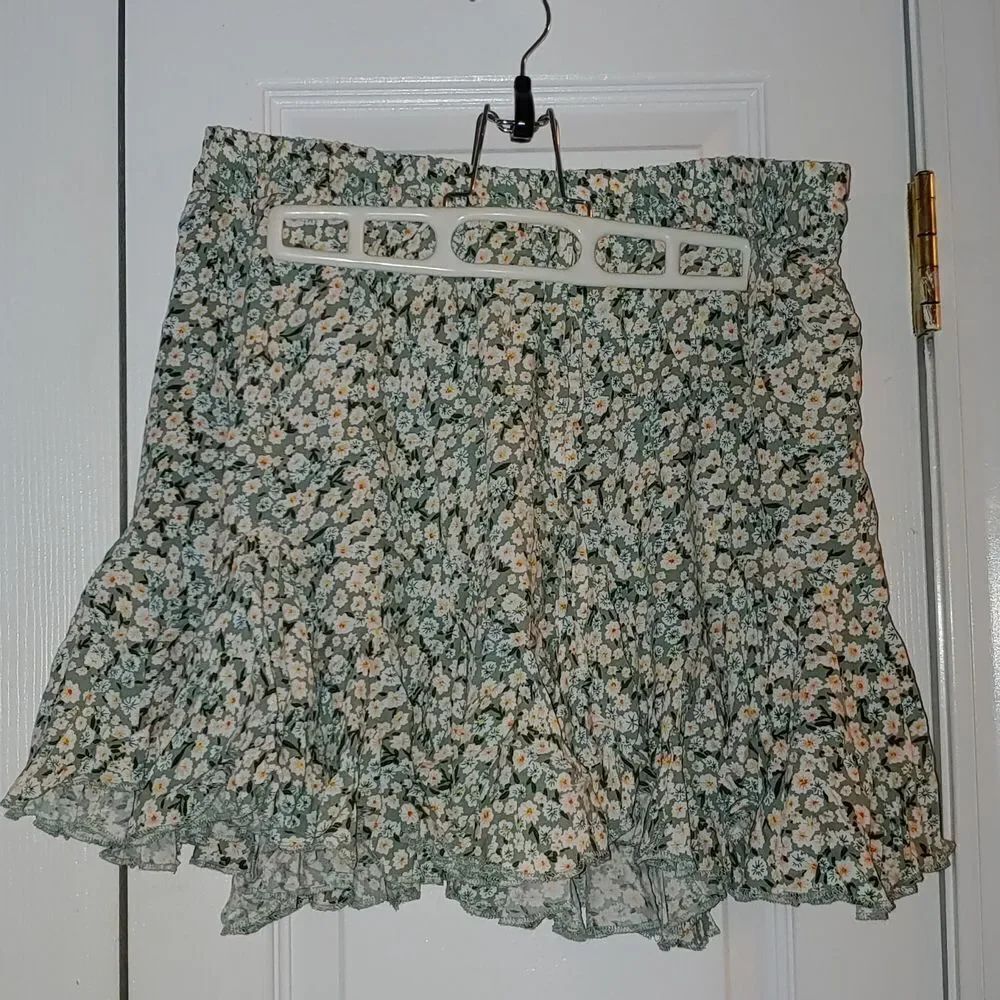 Aeropostale floral ruffle mini skirt Sz Xl